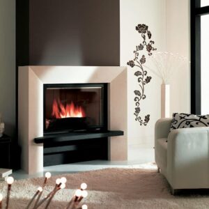Cheminée bois habillage pierre style minimaliste coloris blanc et noir