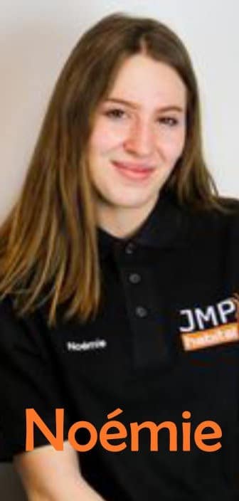 Fille du fondateur de l'entreprise familiale JMP habitat installateur de poêle et cheminée bois ou pellet
