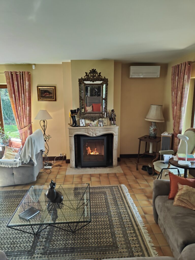 Ancienne cheminée rénovée avec un insert fermé