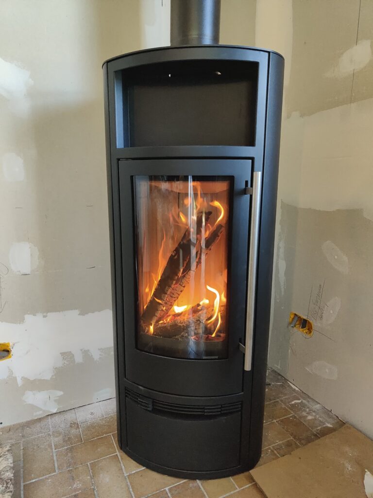 Poêle à bois Thea avec niche de réchauffe
