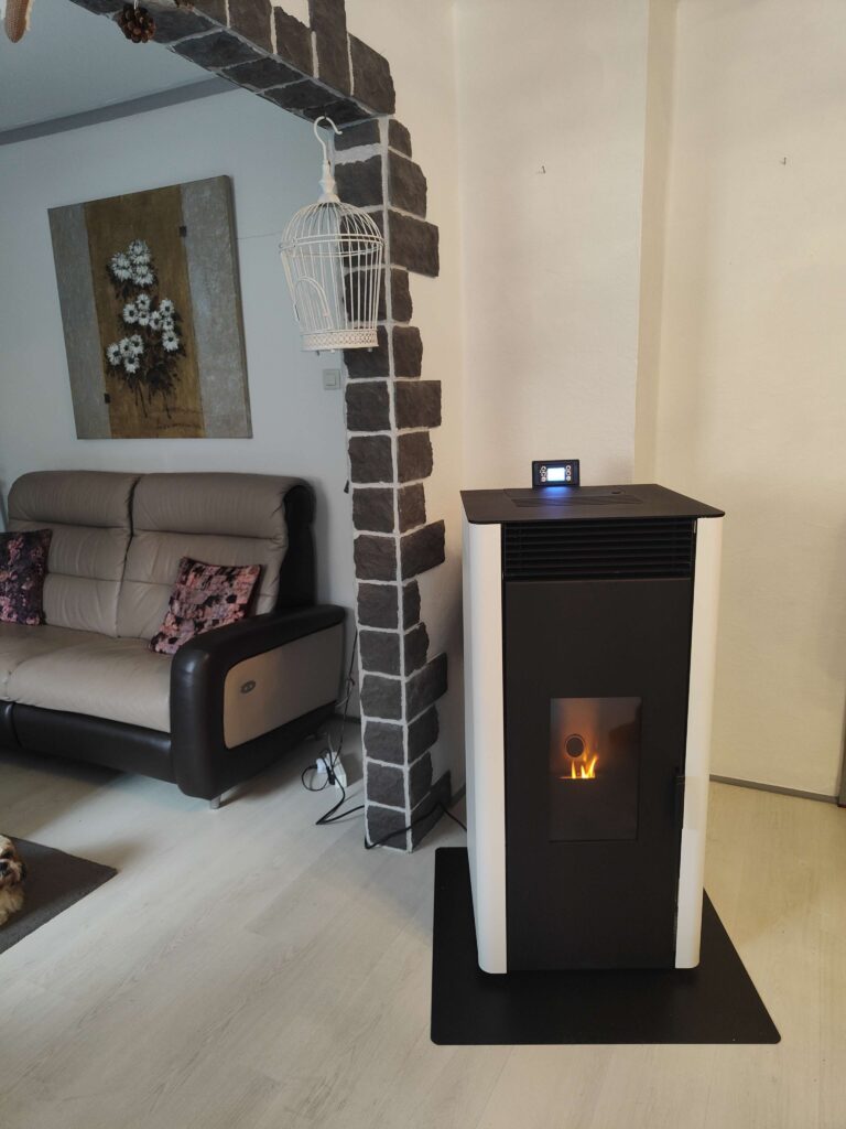 Pose d’un poêle à granulés pour un système de chauffage moderne et autonome